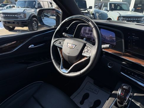 Used 2024 Cadillac Escalade ESV Premium Luxury image 25