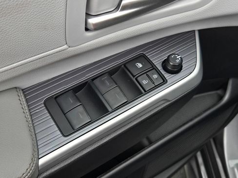 Certified 2026 Toyota Sienna XLE FWD image 10