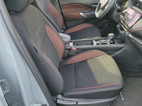 Used 2023 Nissan Kicks SR image 16