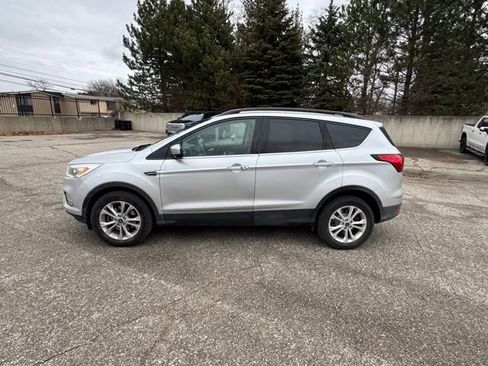 Used 2019 Ford Escape SEL image 3