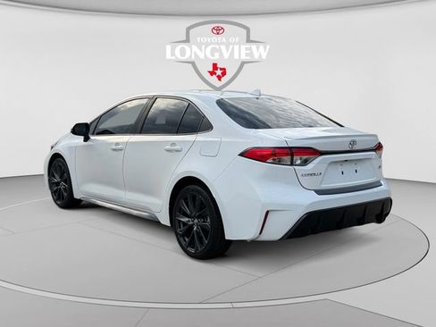 Certified 2023 Toyota Corolla SE w/ SE Premium Package FWD image 3