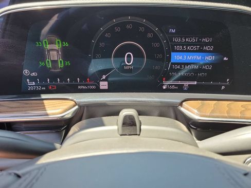 Certified 2024 Cadillac Escalade ESV Premium Luxury Platinum AWD/4WD image 12