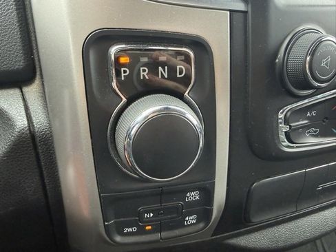 Used 2019 RAM 1500 Classic SLT w/ Luxury Group image 19