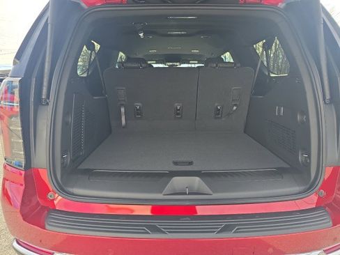 New 2026 Chevrolet Suburban LT image 12