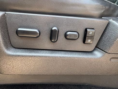 Used 2011 Ford F150 Lariat w/ Lariat Chrome Pkg AWD/4WD image 22