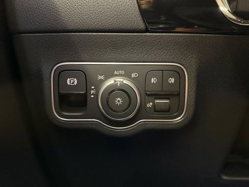 Used 2025 Mercedes-Benz GLA 250 image 21