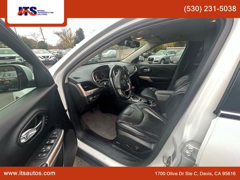 Used 2017 Jeep Cherokee Limited w/ Luxury Group image 10