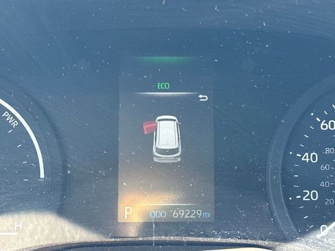 Used 2023 Toyota Sienna XLE image 20