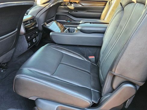 Used 2023 Jeep Grand Wagoneer 4WD image 17