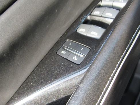 Used 2021 Cadillac Escalade Sport Platinum w/ LPO, ONYX Package image 29