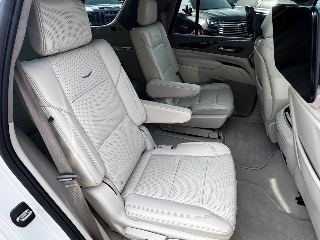 Used 2024 Cadillac Escalade Sport Platinum w/ LPO, ONYX Package AWD/4WD image 34