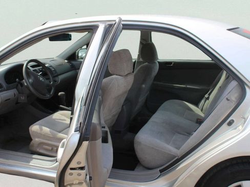 Used 2003 Toyota Camry LE image 6