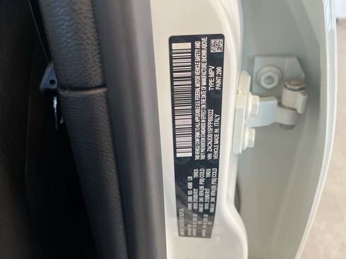 Used 2023 Jeep Renegade Latitude image 27