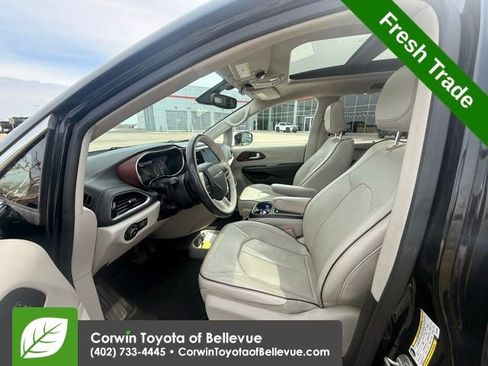 Used 2020 Chrysler Pacifica Limited image 13