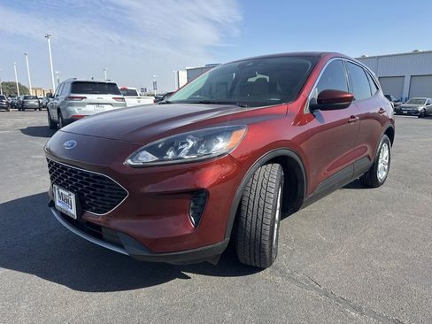 Used 2021 Ford Escape SE image 7