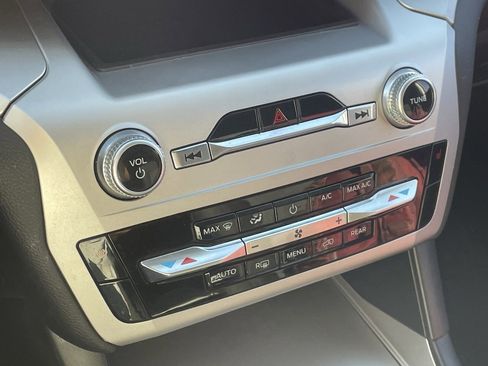 Used 2022 Ford Explorer XLT image 7