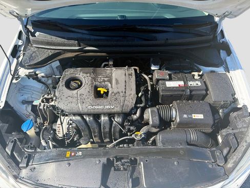Used 2017 Hyundai Elantra SE image 31