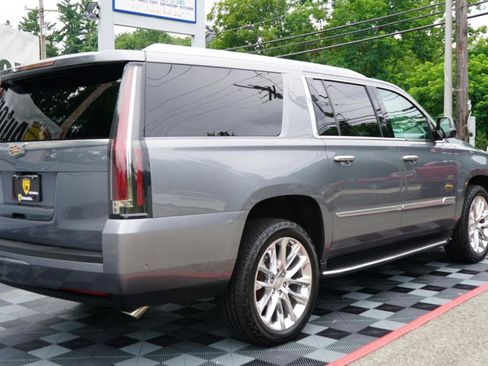 Used 2019 Cadillac Escalade ESV Luxury AWD/4WD image 11