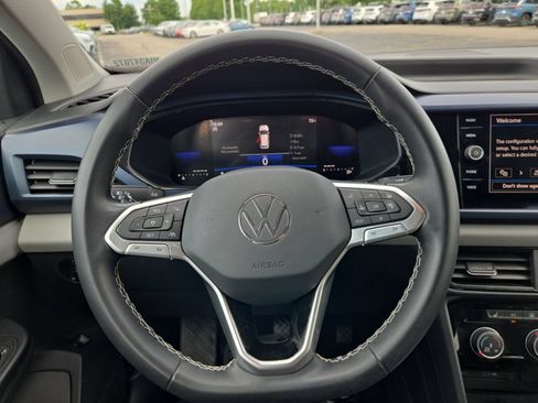 Certified 2023 Volkswagen Taos SE FWD image 21