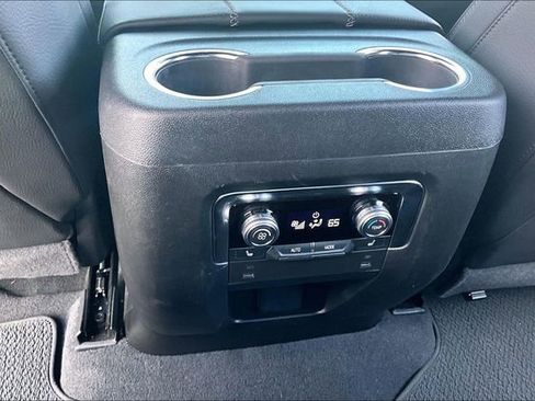 Used 2025 GMC Yukon XL Denali AWD/4WD image 10