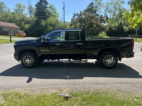 Used 2026 Chevrolet Silverado 2500 LT w/ Z71 Chrome Sport Edition AWD/4WD image 7