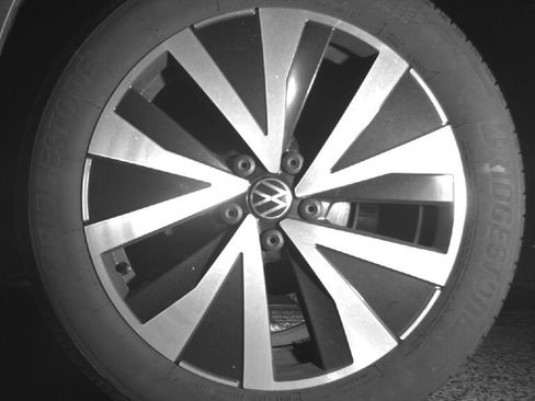 Used 2023 Volkswagen Taos SE w/ Panoramic Sunroof Package AWD/4WD image 13