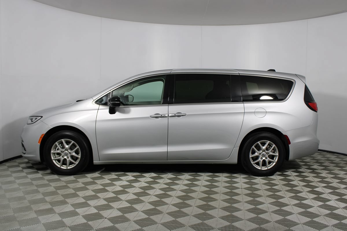 Used 2024 Chrysler Pacifica Touring-L FWD image 46
