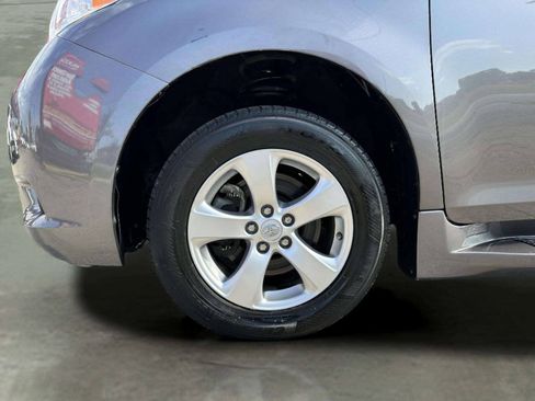 Used 2013 Toyota Sienna LE FWD image 40