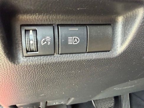 Used 2021 Toyota RAV4 LE FWD image 15