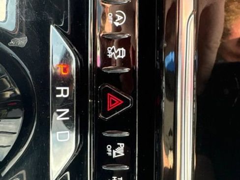 Used 2024 Jeep Wagoneer 2WD w/ Premium Group I image 33