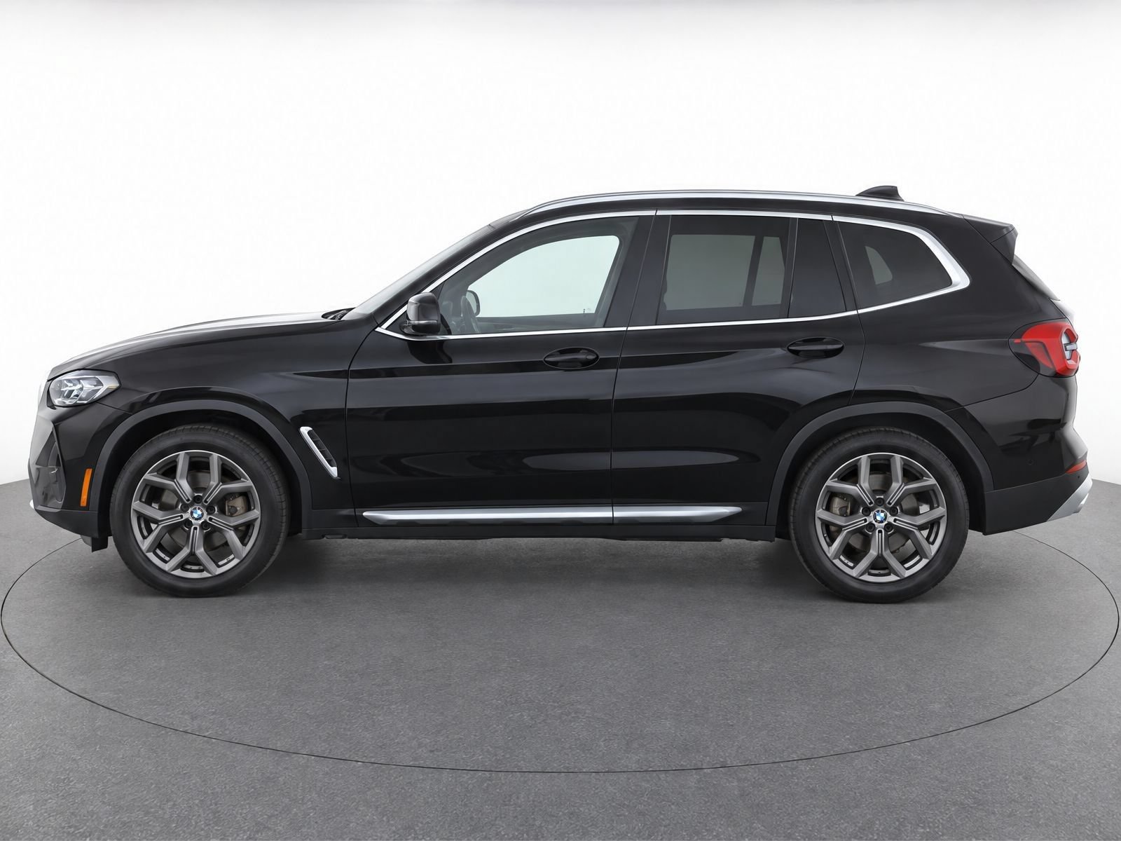 Used 2023 BMW X3 sDrive30i w/ Convenience Package RWD image 3