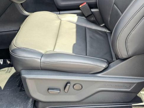 Used 2025 Ford Expedition Platinum w/ Driver's Package AWD/4WD image 20