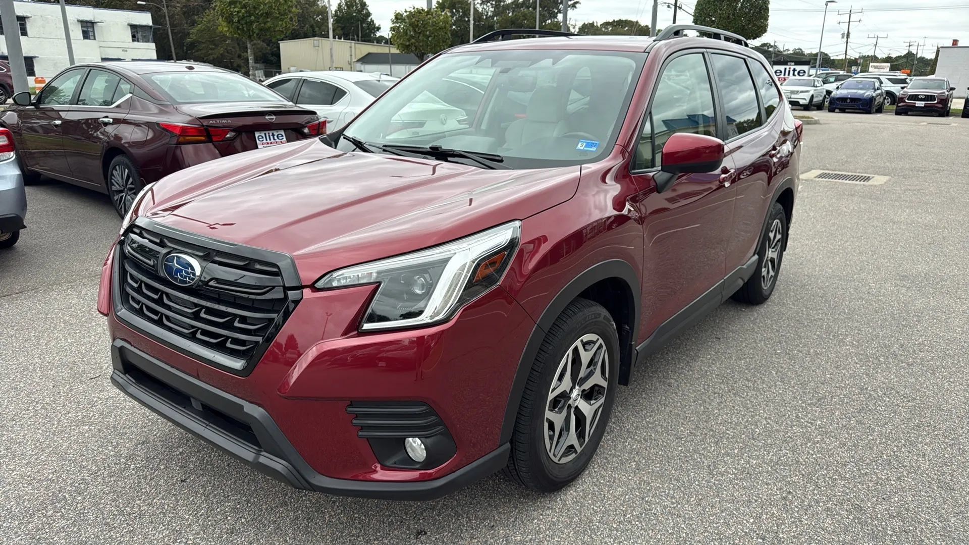 Used 2023 Subaru Forester Premium AWD/4WD image 3