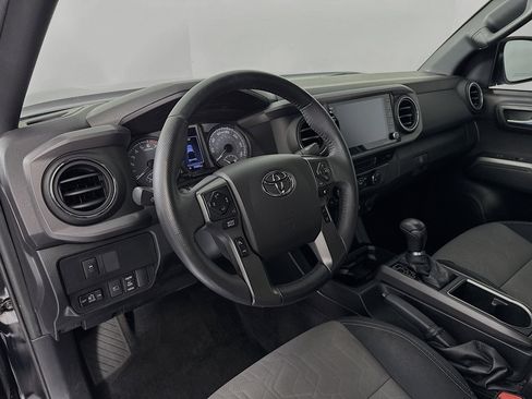 Used 2021 Toyota Tacoma TRD Off-Road image 9