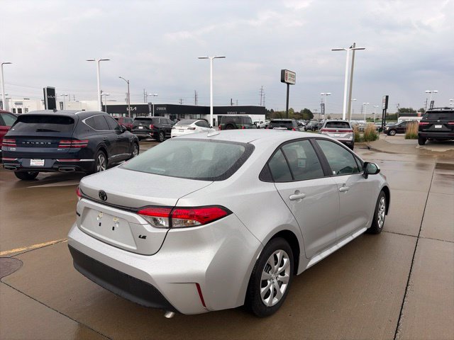 Used 2026 Toyota Corolla LE FWD image 7