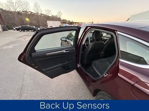 Used 2017 Ford Fusion SE w/ Fusion SE Technology Package image 15