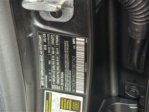 Used 2025 Mercedes-Benz GLC 300 4MATIC image 29