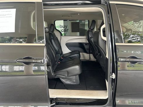 Used 2021 Chrysler Voyager Lxi FWD image 25
