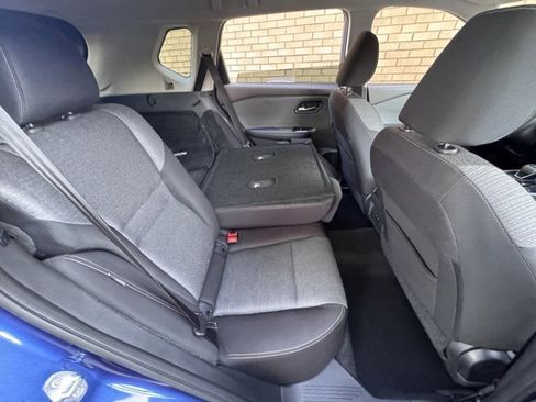 Used 2022 Nissan Rogue SV image 12