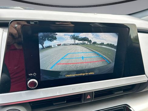 Used 2024 Toyota Prius LE FWD image 23