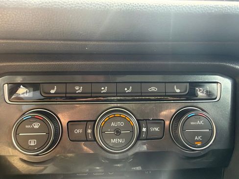 Used 2018 Volkswagen Tiguan SEL AWD/4WD image 29