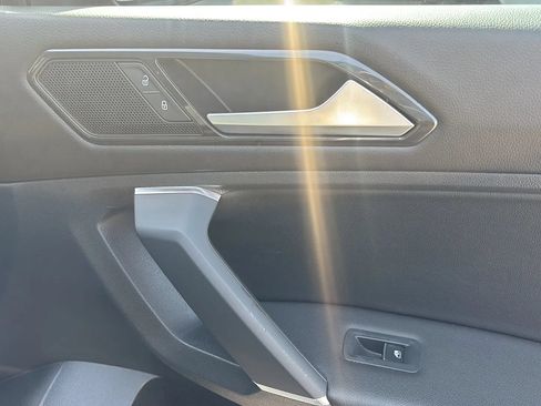 Used 2018 Volkswagen Tiguan SE w/ Panoramic Sunroof Package AWD/4WD image 44