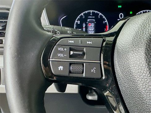 Certified 2025 Honda Pilot Touring image 11