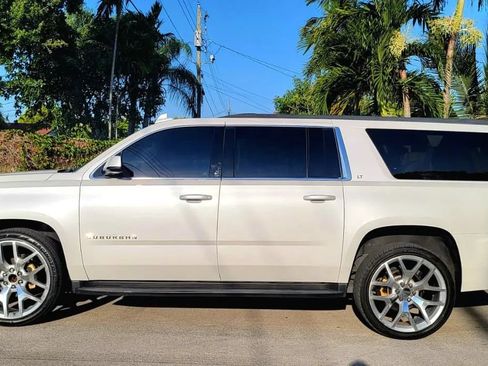 Used 2017 Chevrolet Suburban LT RWD image 13