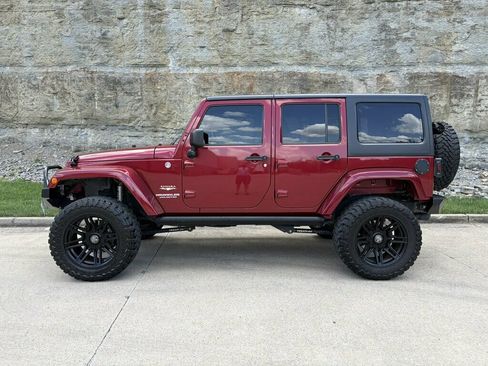 Used 2013 Jeep Wrangler Unlimited Sahara w/ Dual Top Group AWD/4WD image 3