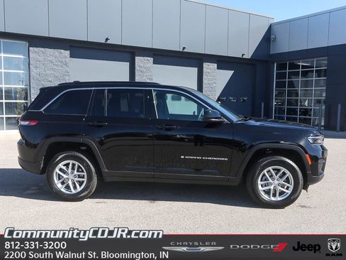 New 2025 Jeep Grand Cherokee Laredo X w/ Luxury Tech Group I image 8