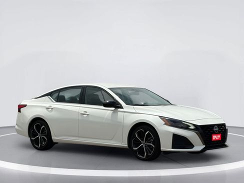 Used 2024 Nissan Altima 2.5 SR FWD image 5