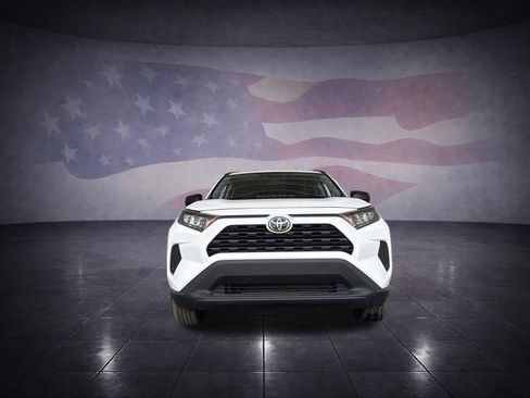 Used 2020 Toyota RAV4 LE FWD image 8