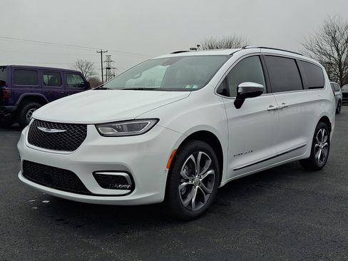 New 2026 Chrysler Pacifica Pinnacle AWD/4WD image 1