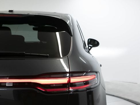 Certified 2023 Porsche Macan AWD/4WD image 38